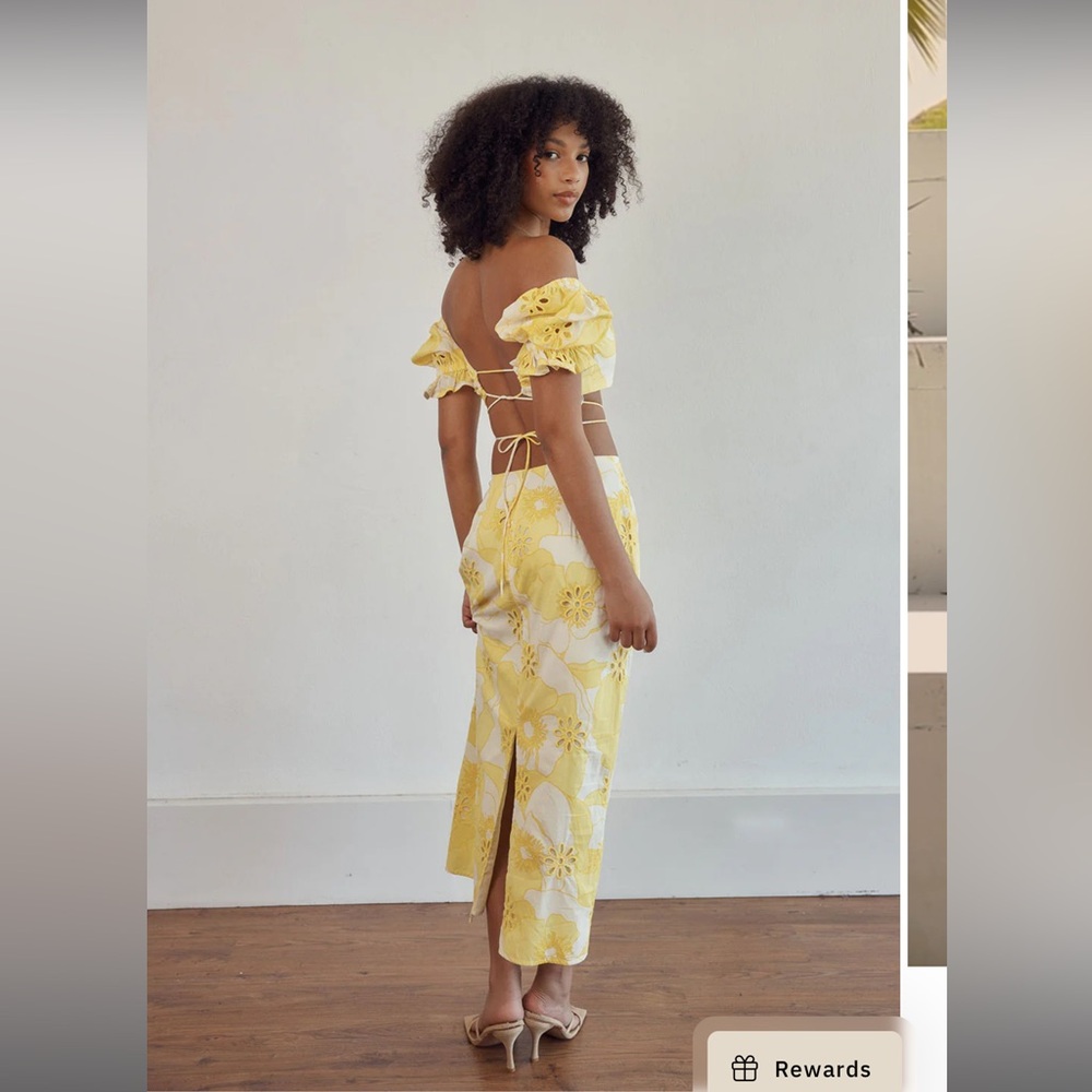 Sabo skirt yellow floral two piece set - Picture 2 of 5